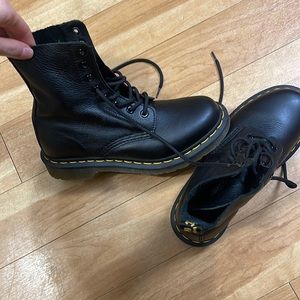 Dr. Martens i just wear couple times . Exactly looks like a new